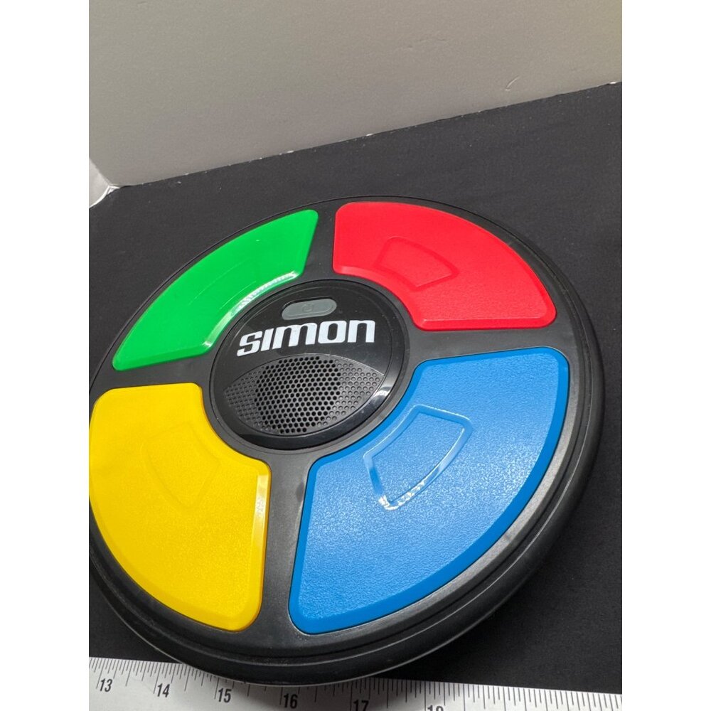 2015 Hasbro Simon Classic Electronic Memory Game Tested Working